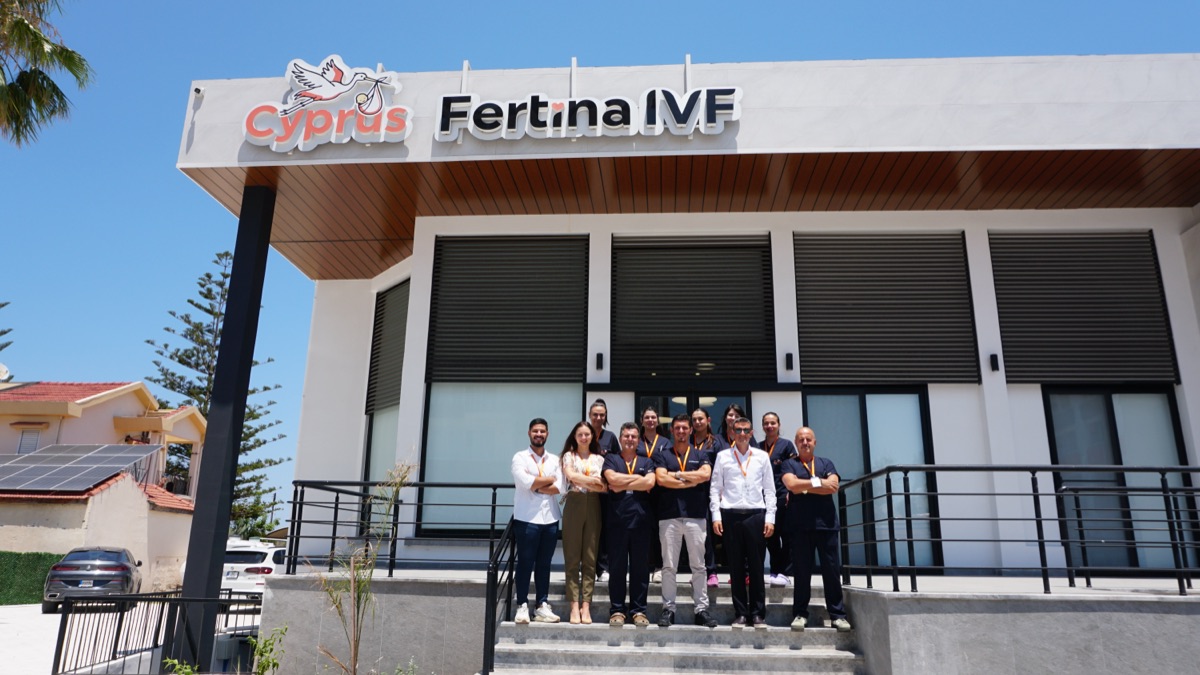 Ekipi i Fertina-s para hyrjes së klinikës